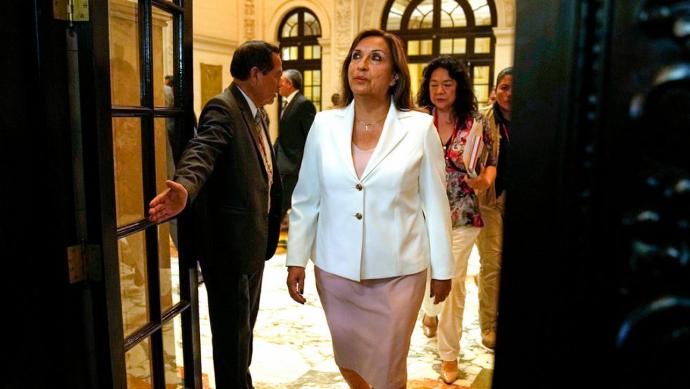 Dina Boluarte comparece ante la Fiscalía de Perú