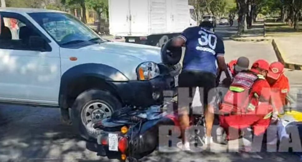 Tarija: Choque entre una camioneta y una motocicleta deja dos personas heridas