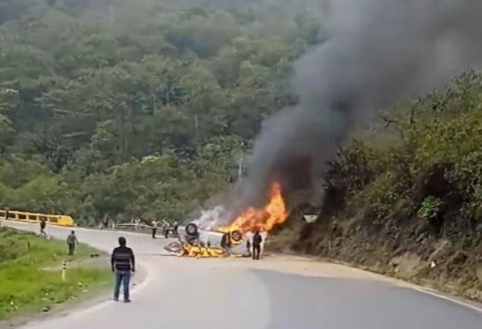 Seis personas murieron calcinadas tras choque y explosión de motorizado en Cochabamba