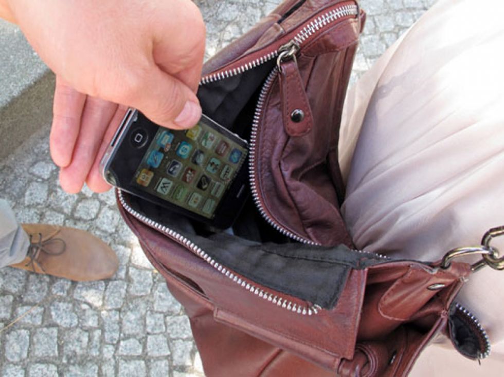 Aprehenden a dos personas por el robo de celulares 