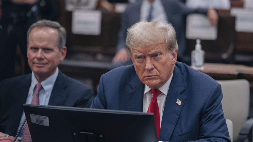 Trump afirma que "terroristas" han invadido EEUU