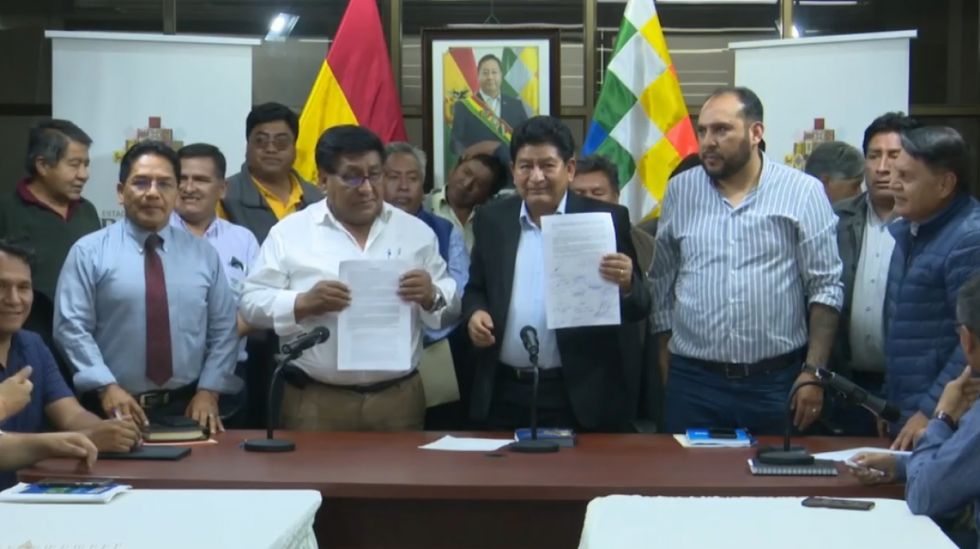 Choferes llegan a acuerdo con el Gobierno y dejan sin efecto el paro de 48 horas