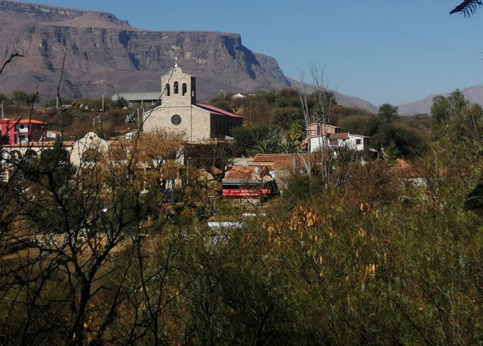 Chaguaya, su iglesia y sus cerros 
