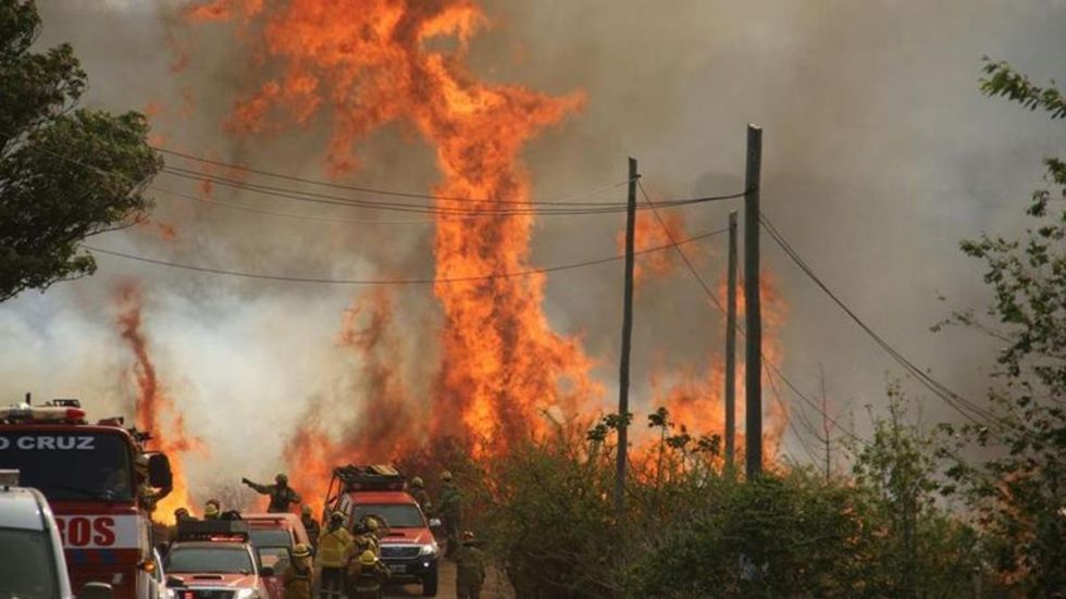 Incendios descontrolados en Córdoba: evacuaron a vecinos de Villa Carlos Paz (Video)