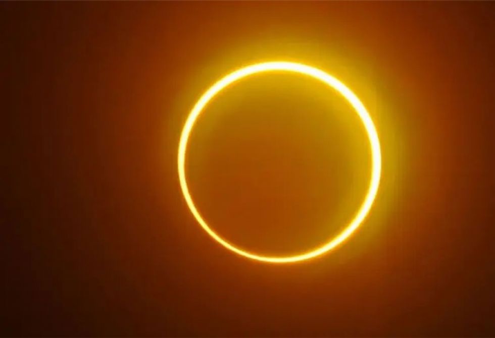 Eclipse muestra un "anillo de fuego" en el cielo del continente americano