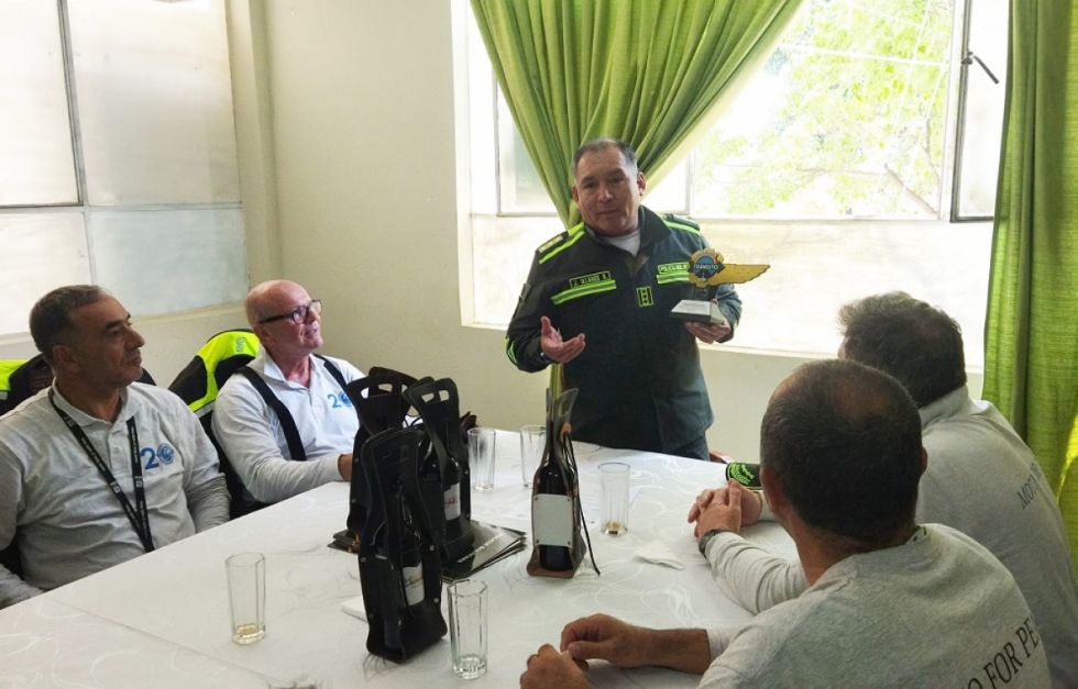 Policías europeos llegan a Tarija en caravana solidaria