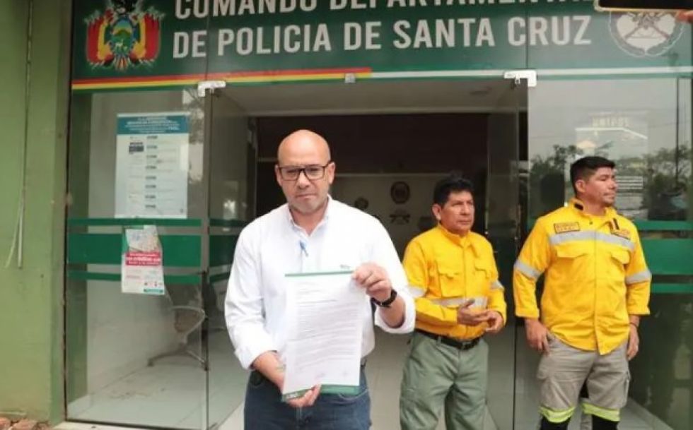 Gobernación de Santa Cruz solicita apoyo a la Policía para ingresar a la reserva El Choré a combatir incendios