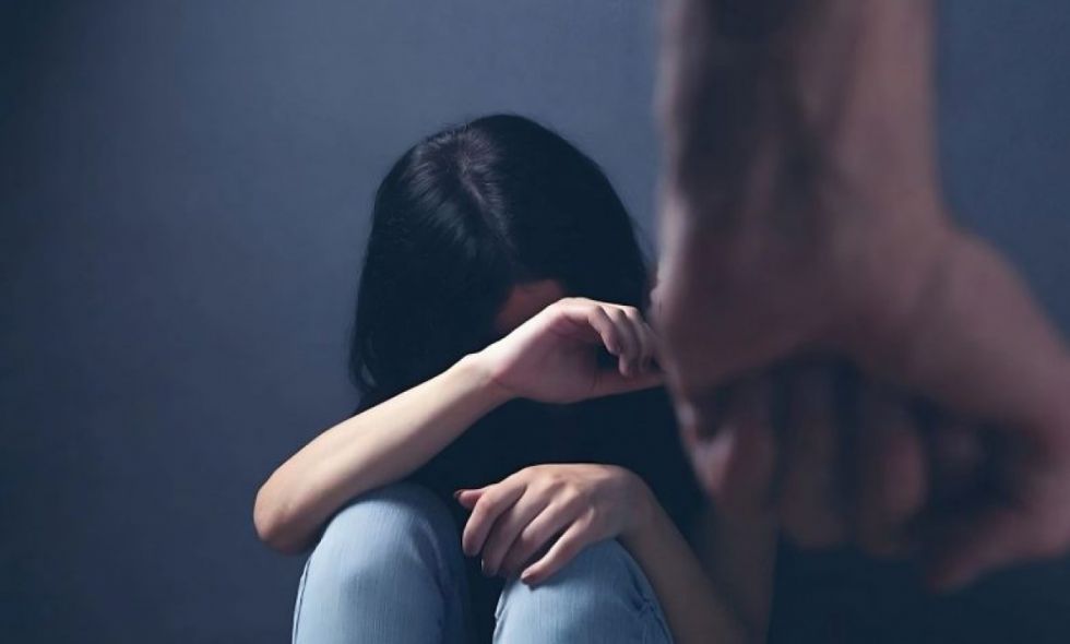 Antisocial es aprehendido por pegar a su pareja