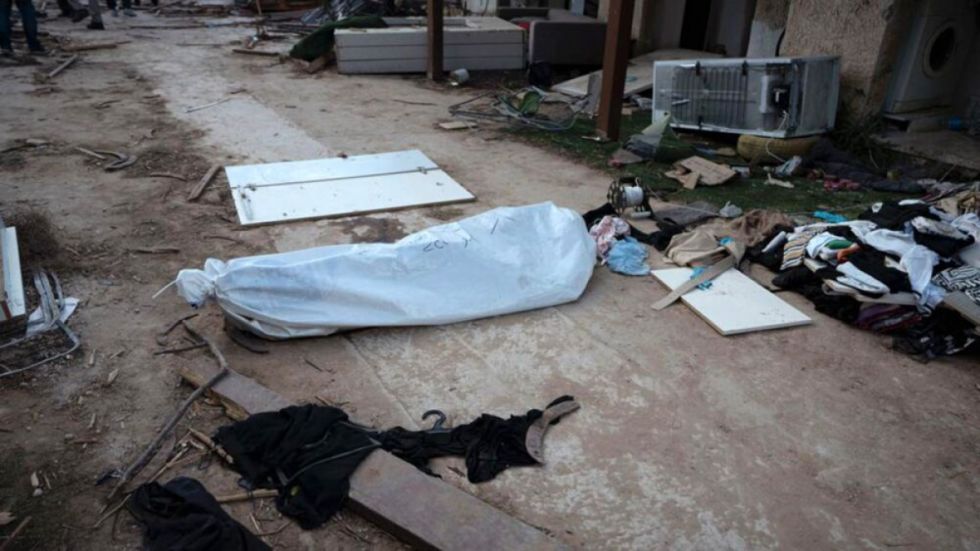 El estremecedor audio del llamado de un terrorista de Hamas desde un kibutz: “¡Papá, maté a diez judíos con mis propias manos!”