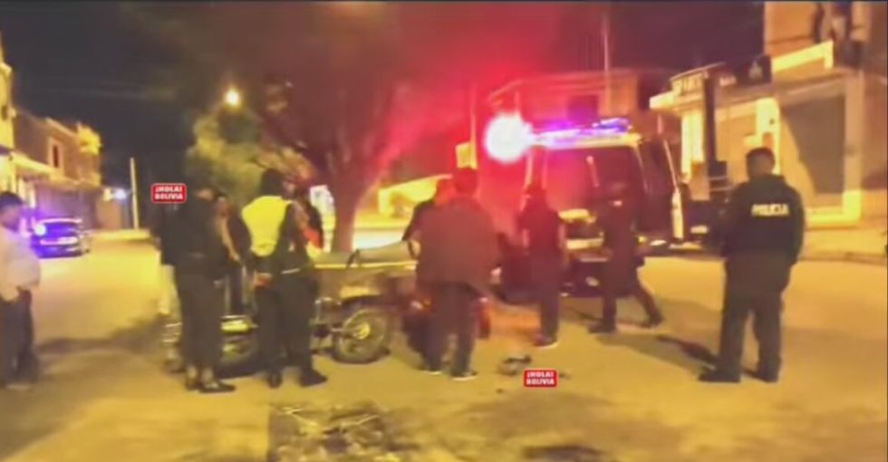 Tarija: Camioneta choca con una motocicleta y deja herido a su conductor