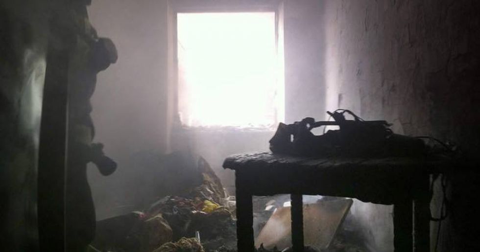 Un hombre quema habitación de su expareja y muere asfixiado