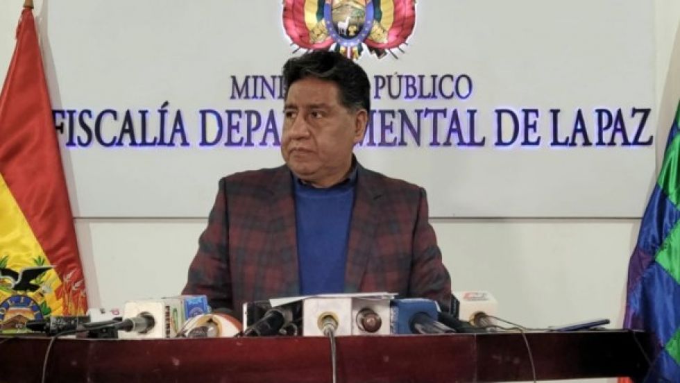 Diputado llama “llunk'u” del MAS a fiscal Alave