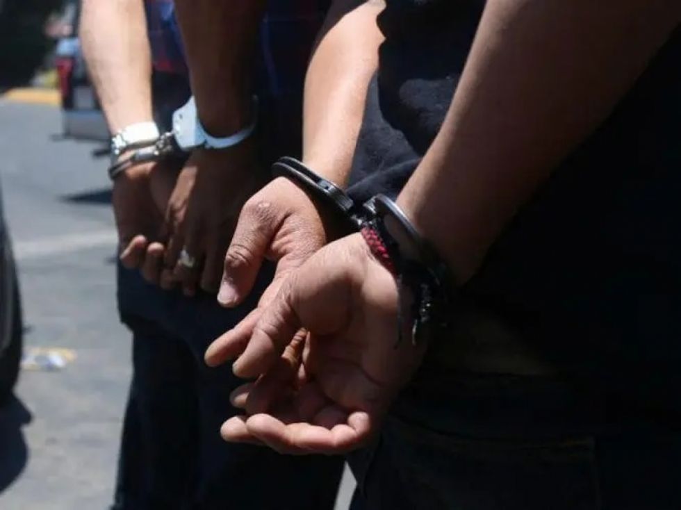 Juez envía a la cárcel a dos futbolistas acusados de violación en Cochabamba
