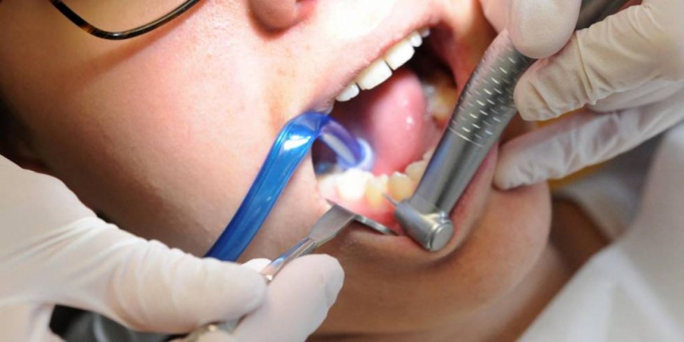 Dentista pidió tener relaciones a una adolescente a cambio de arreglarle un diente