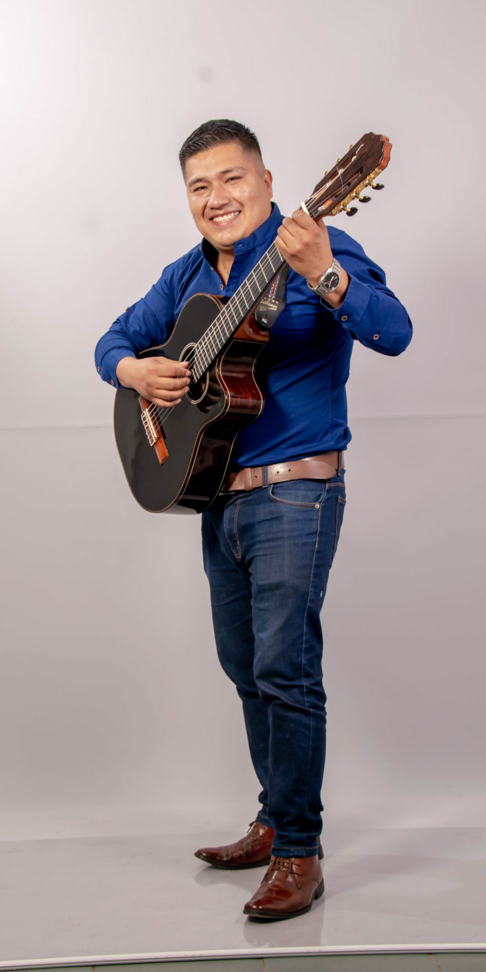 “Chino” Damián, cantando con sentimiento