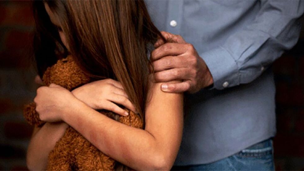 Condenan a falso bombero y un dentista por abuso sexual