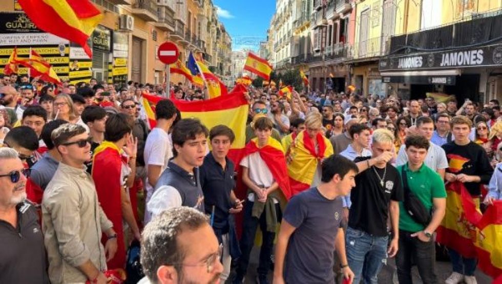 Protestas no frenan la inminente posesión de Sánchez en España
