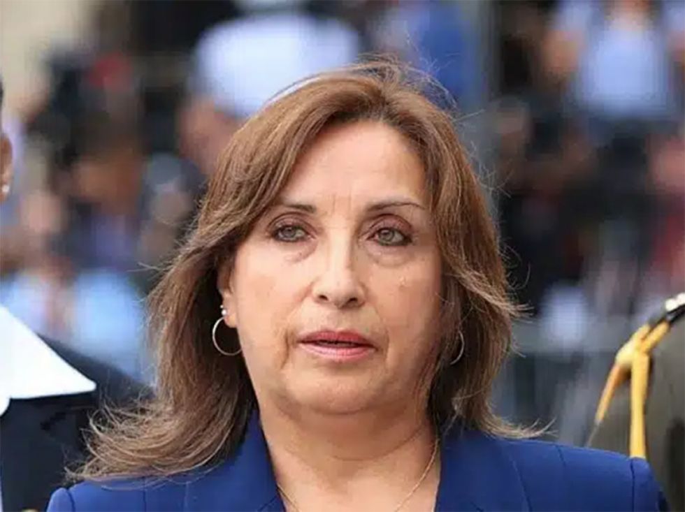 Boluarte viaja a EEUU en medio de problemas internos