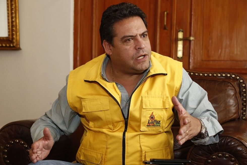 Interpol reporta sello rojo activado contra el exalcalde Luis Revilla