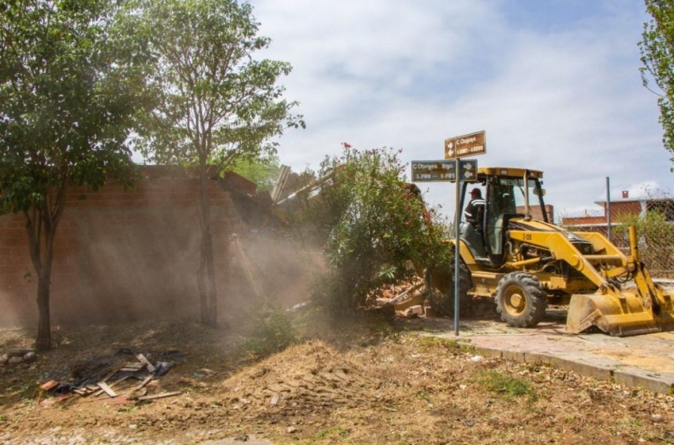 La Alcaldía demuele ocho viviendas en el barrio Senac