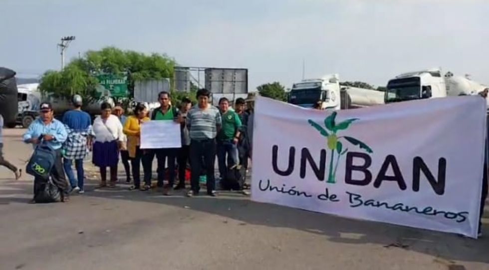 Bananeros cercan la Ruta 9 por deuda de $us 12 millones