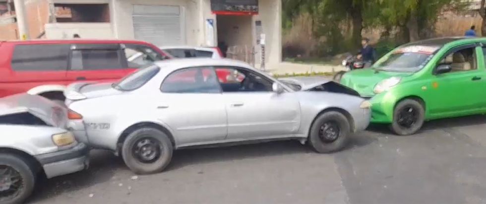 Conductor ebrio provoca triple colisión en Tarija y se da a la fuga