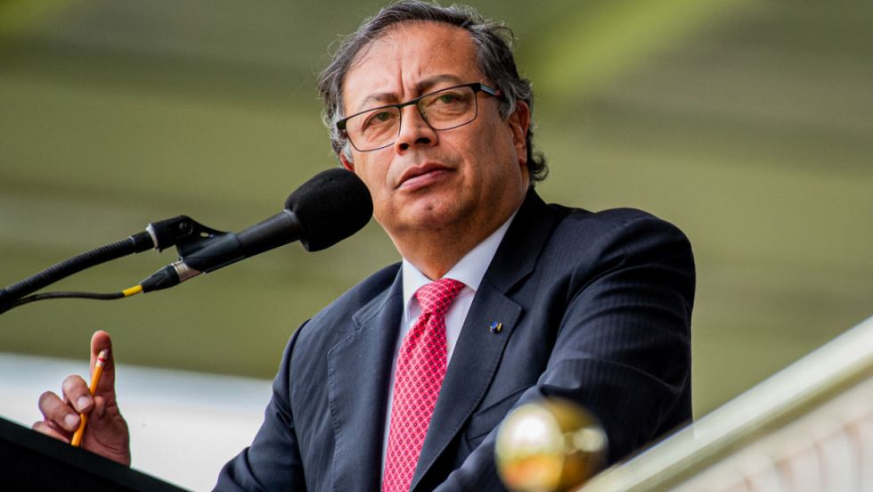 Petro busca salvar su reforma de salud
