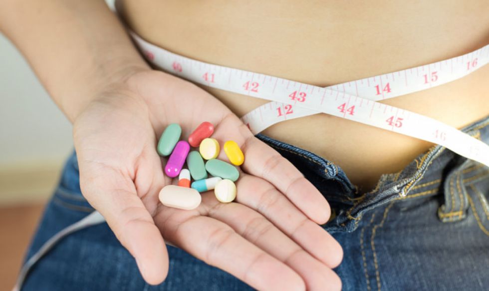 Adolescente casi muere tras tomar 50 pastillas para adelgazar, lo vio en internet 