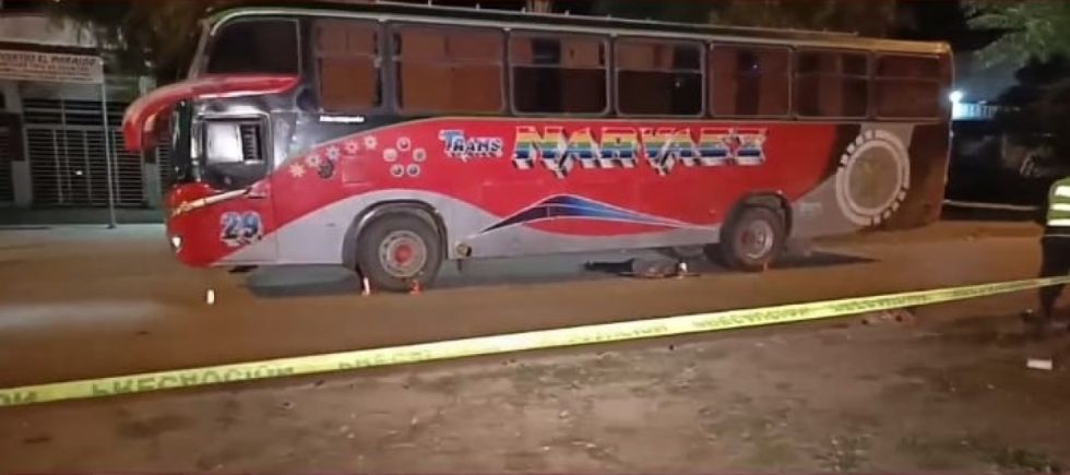 El hombre atropellado por un bus era comerciante, su cuerpo sigue en la morgue 