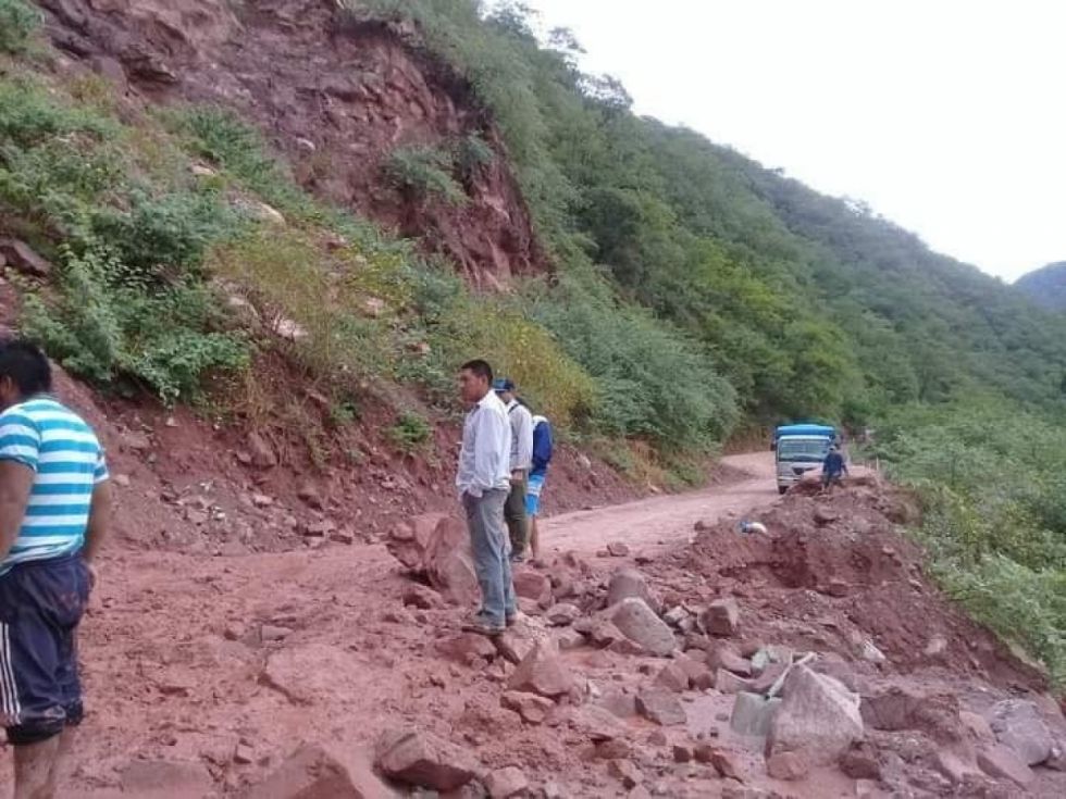 Derrumbe en el Angosto interfiere la libre transitabilidad entre Tarija y Villa Montes 