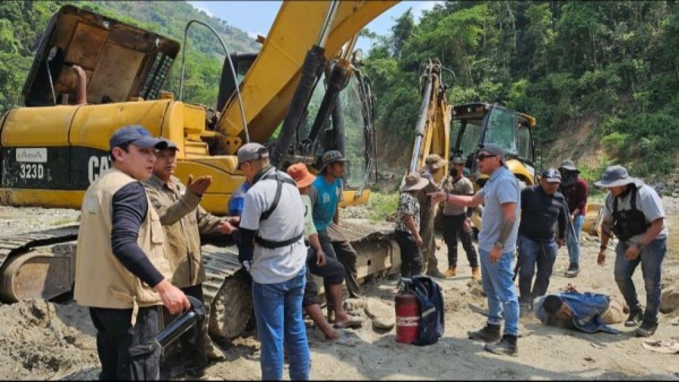 Aprehenden a 7 personas por minería ilegal de oro