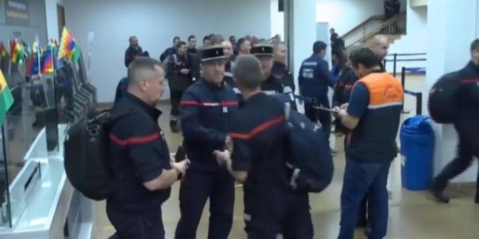 Bomberos de Francia llegan al país para ayudar en la sofocación de incendios forestales