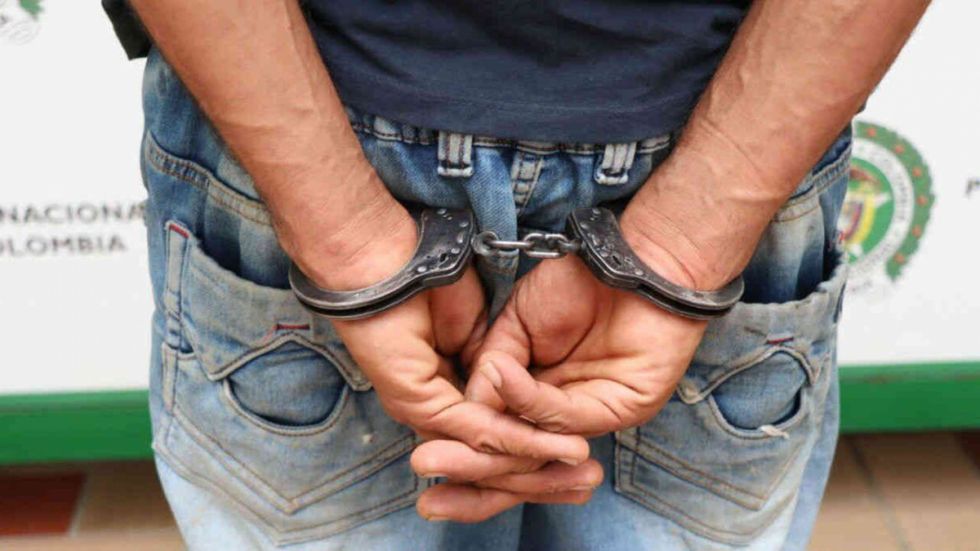 Cae el padrastro violador de la joven que fue quemada por su madre 