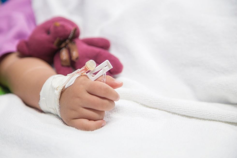 Médico es acusado de abuso sexual a niña con tumor cerebral en un hospital de Santa Cruz