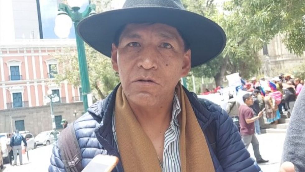 CSUTCB anuncia evaluación para cambio de ministros