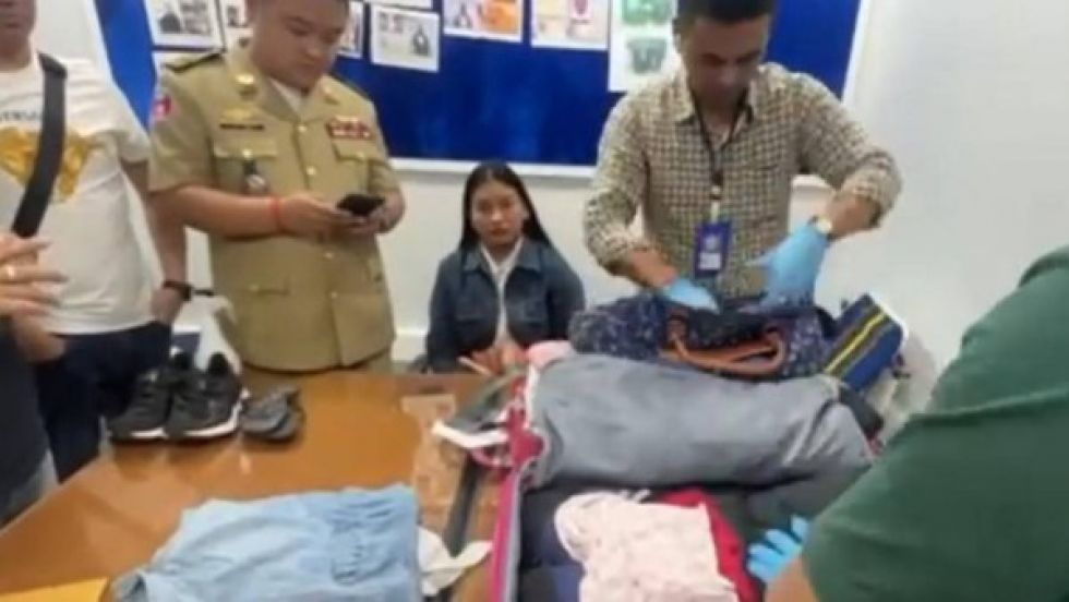 Detienen a boliviana en el aeropuerto de Camboya con 43 paquetes de cocaína