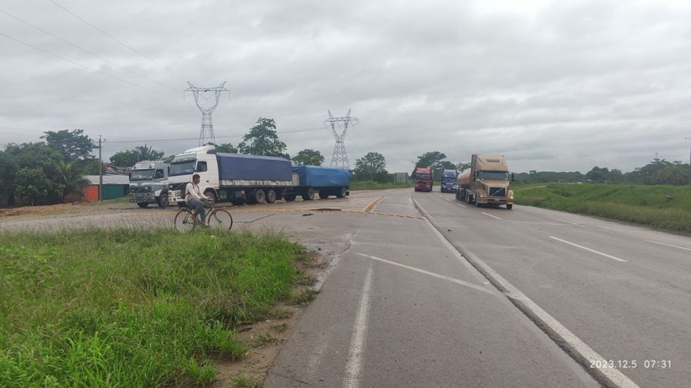 Gobierno logra acuerdo con choferes del Chapare y se levanta el bloqueo en la vía Cochabamba-Santa Cruz