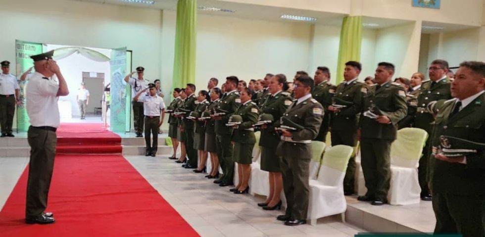 Tarija: 86 policías concluyen ciclo de capacitación