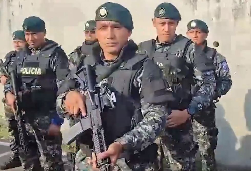 Policías y militares intervienen ciudades de Ecuador