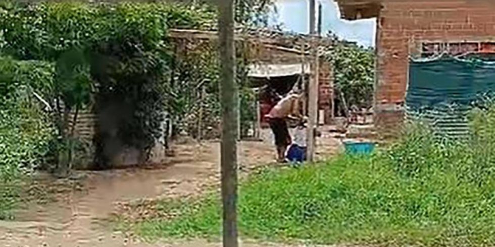 Hombre golpeó brutalmente a una mujer de la tercera edad en Warnes