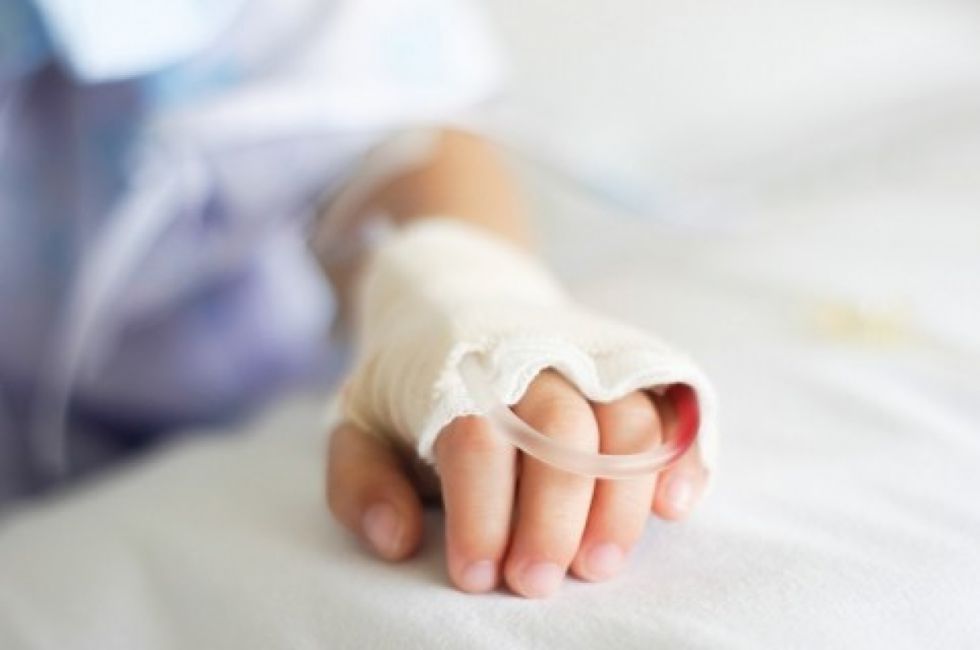 Hospitalizan a una niña que fue violada por su tío en Caraparí