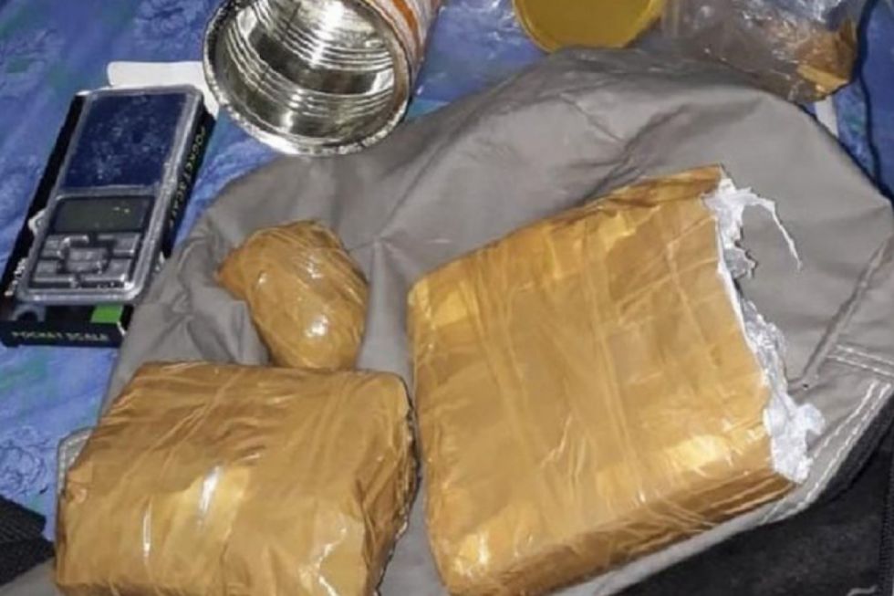 Policía acudió por un caso de violencia y encontró cocaína de alta pureza 