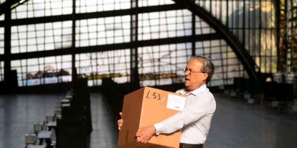 Chile inicia votación para mantener o cambiar su Constitución