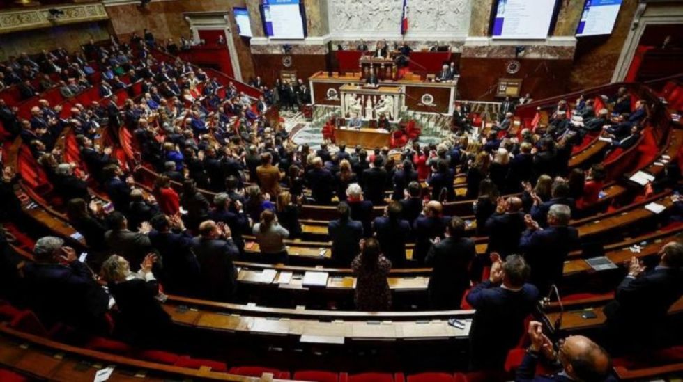Senado francés adopta ley sobre inmigración