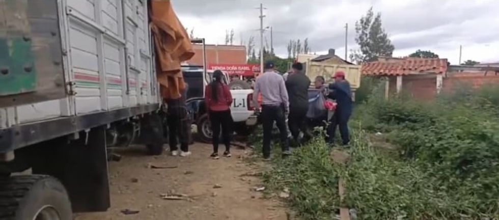 Una mujer murió atropellada por una volqueta en la ruta a El Valle