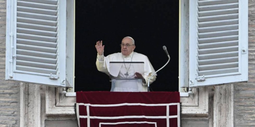 El Papa pide no confundir la fiesta en Navidad con el consumismo