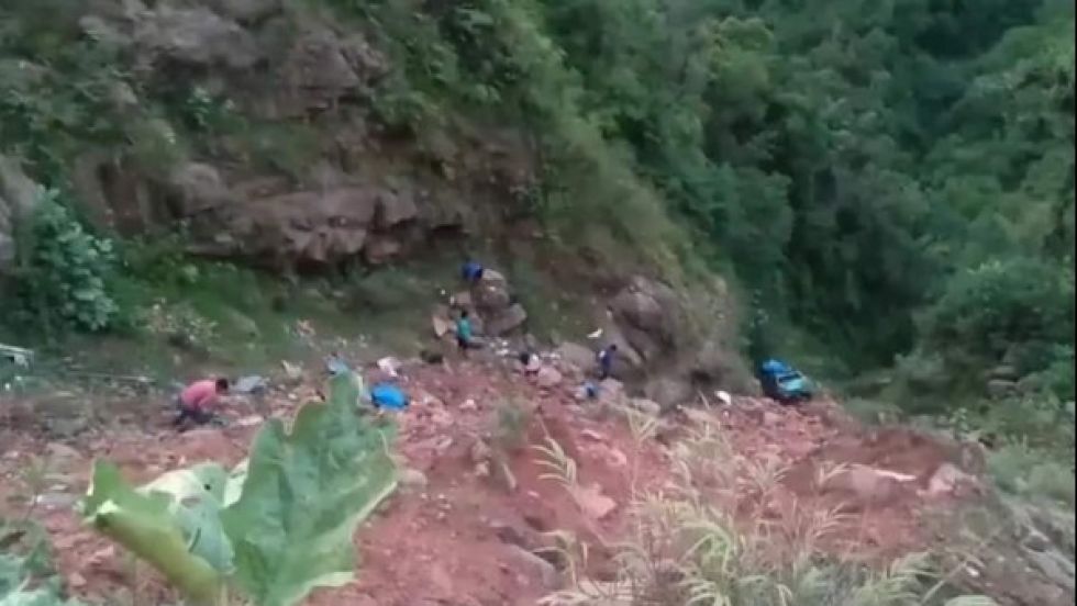 Embarrancamiento en Caranavi deja dos fallecidos y varios heridos