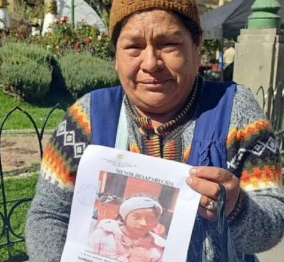 Giro inesperado: Aprehenden a la madre de la niña de 10 años desaparecida en la feria 16 de Julio de El Alto
