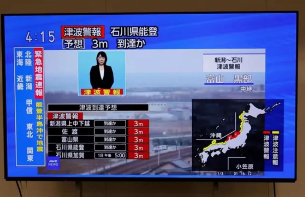 Japón retira la alerta de tsunami; hay 2 muertos