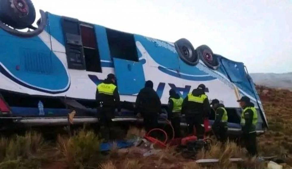 Confirman 3 fallecidos en embarrancamiento del bus SAMA, presumen exceso de velocidad 